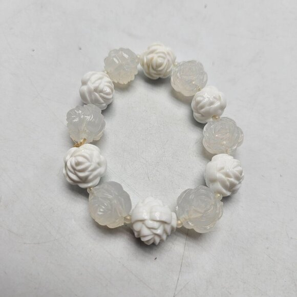 White Rose Clear Molded Acrylic Beaded Stretch Bracelet - Picture 2 of 4